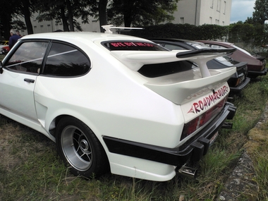 Ford Capri III mit grossem Heckspoiler
Ford Capri III with large rear spoiler
Ford Capri III avec grand spoiler arrire